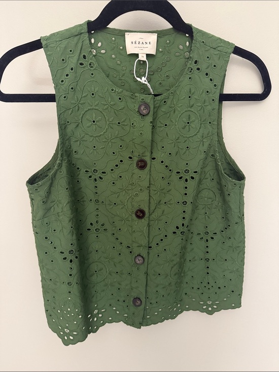 Sezane Tops - Sezane. Roni blouse. EUC. Green Eyelet Cotton Sleeveless Button-Front. Size 36.